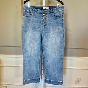 CAbi Palm Beach Crop 6282 denim 12 light wash jeans NWOT Never Worn Wide Leg